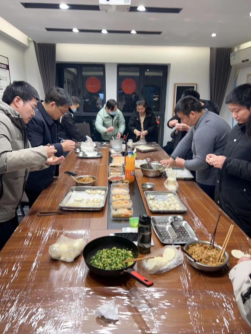 通達(dá)軟件公司組織開(kāi)展“情暖冬至，餃香飄逸”冬至包餃子活動(dòng)